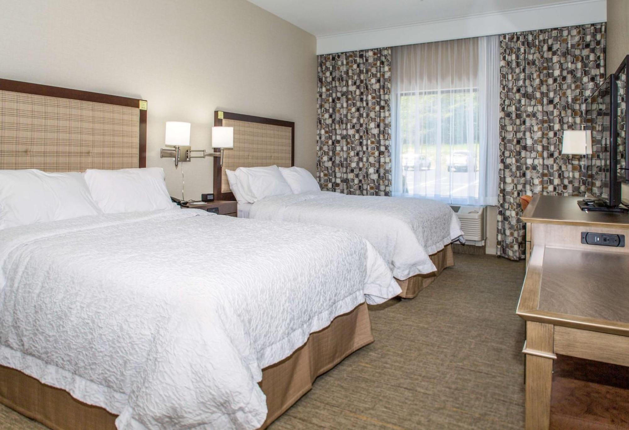Hampton & Hotel